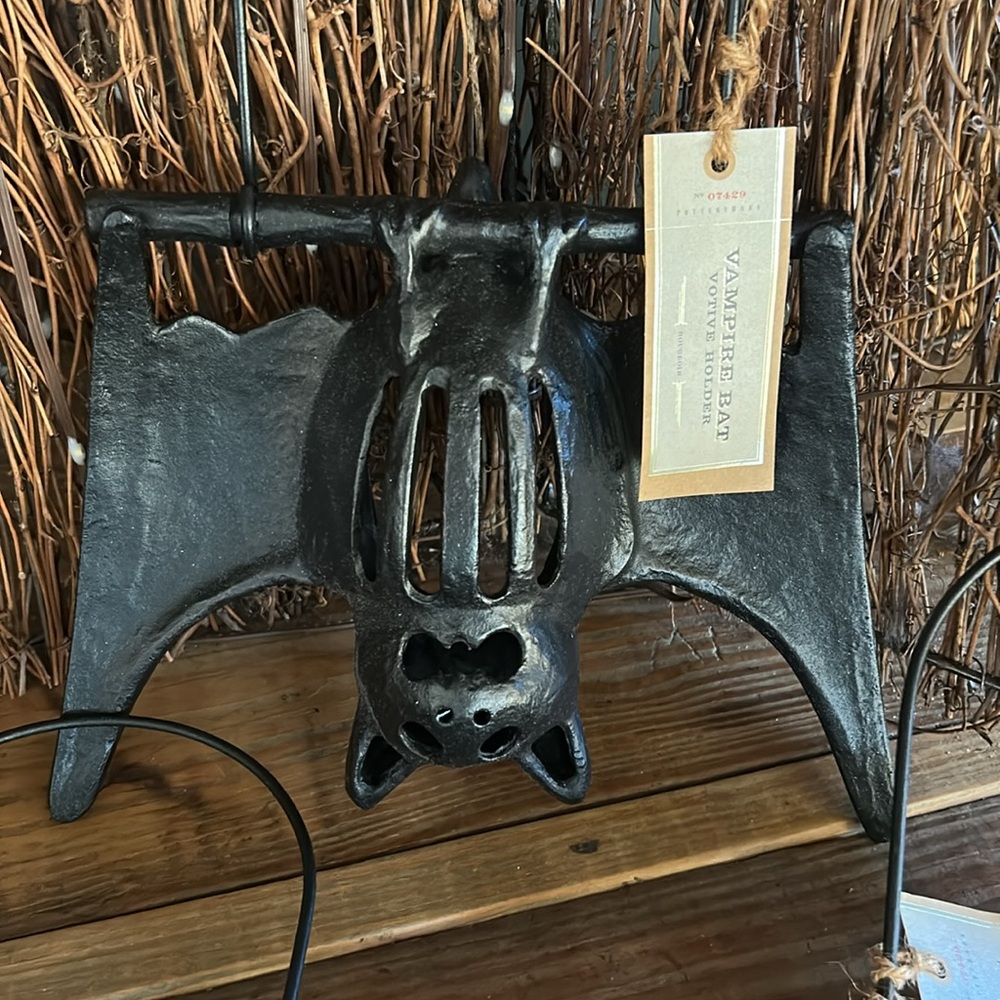 Pottery Barn Vampire π§ Bat π¦ Metal Votive Holder BNWT RARE! - Picture 2 of 9